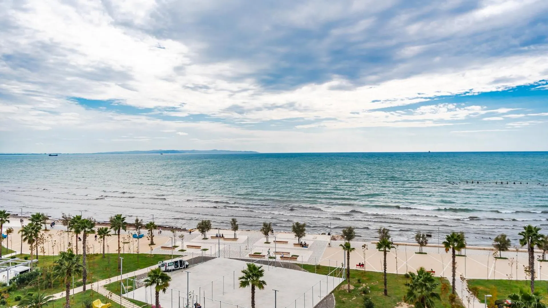 Beachfront Apartments Durrës 0*,