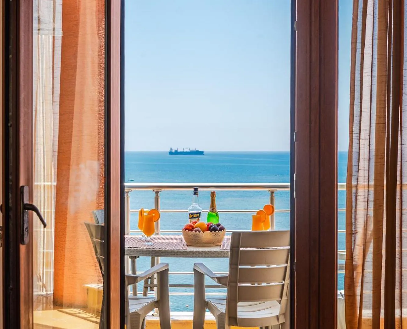 Beachfront Apartments Durrës 0*,
