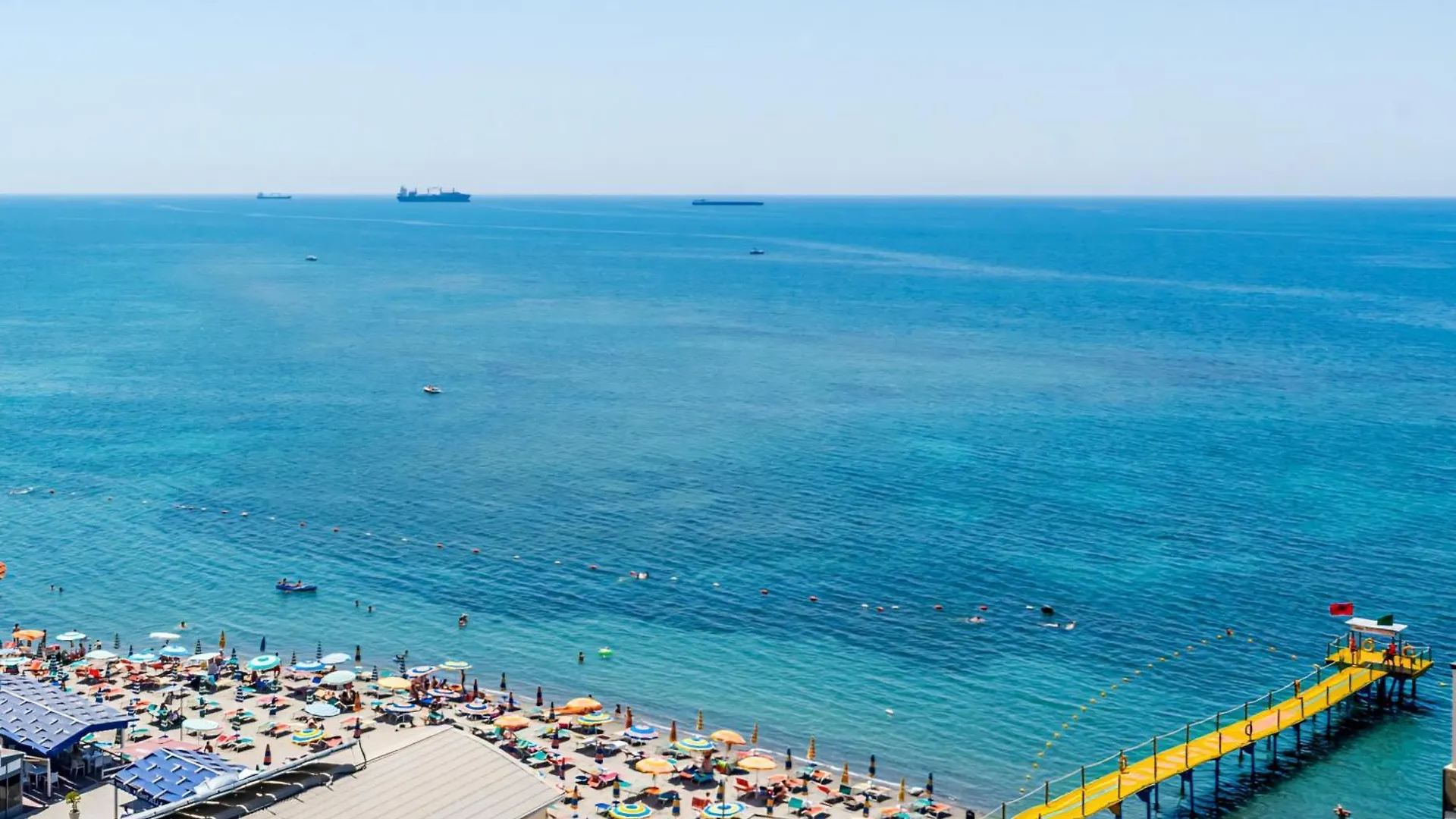 Beachfront Apartments Durrës 0*,